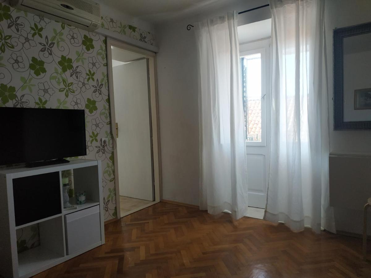 Saul Apartment